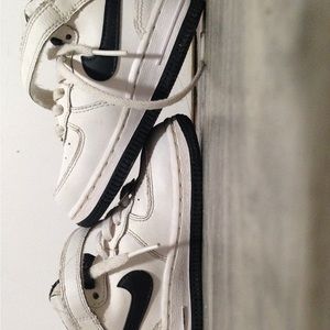 Little kid nike forces